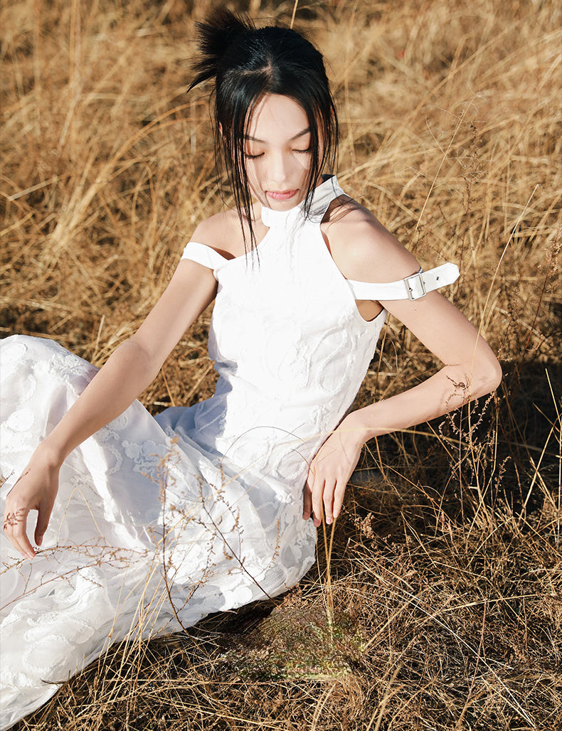 Discover our summer white gauze skirt, perfect for casual or wedding wear, exuding purity and sacredness. Crafted with delicate fabric and an airy design, it embodies effortless elegance whether you're out for a leisurely stroll or walking down the aisle.