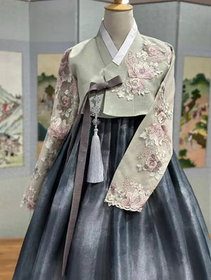 Moonlit Mist Hanbok – Soft Floral Embroidered Jeogori & Cloud-Dye Chiffon Skirt Set - Yandan_Hanfu