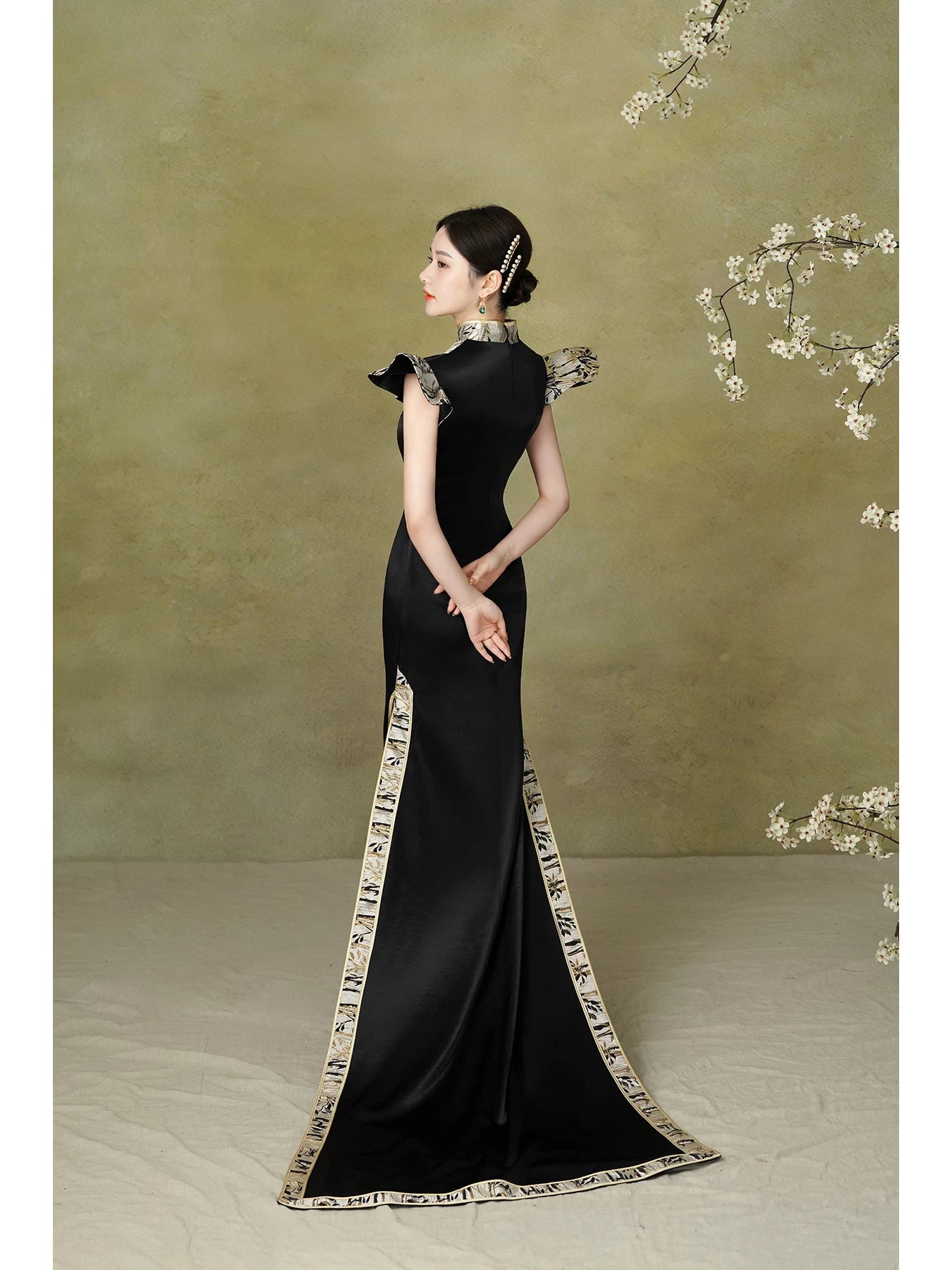 Authentic improved new chinese catwalk dress high end atmospheric national style trailing cheongsam runway performance gown standing front