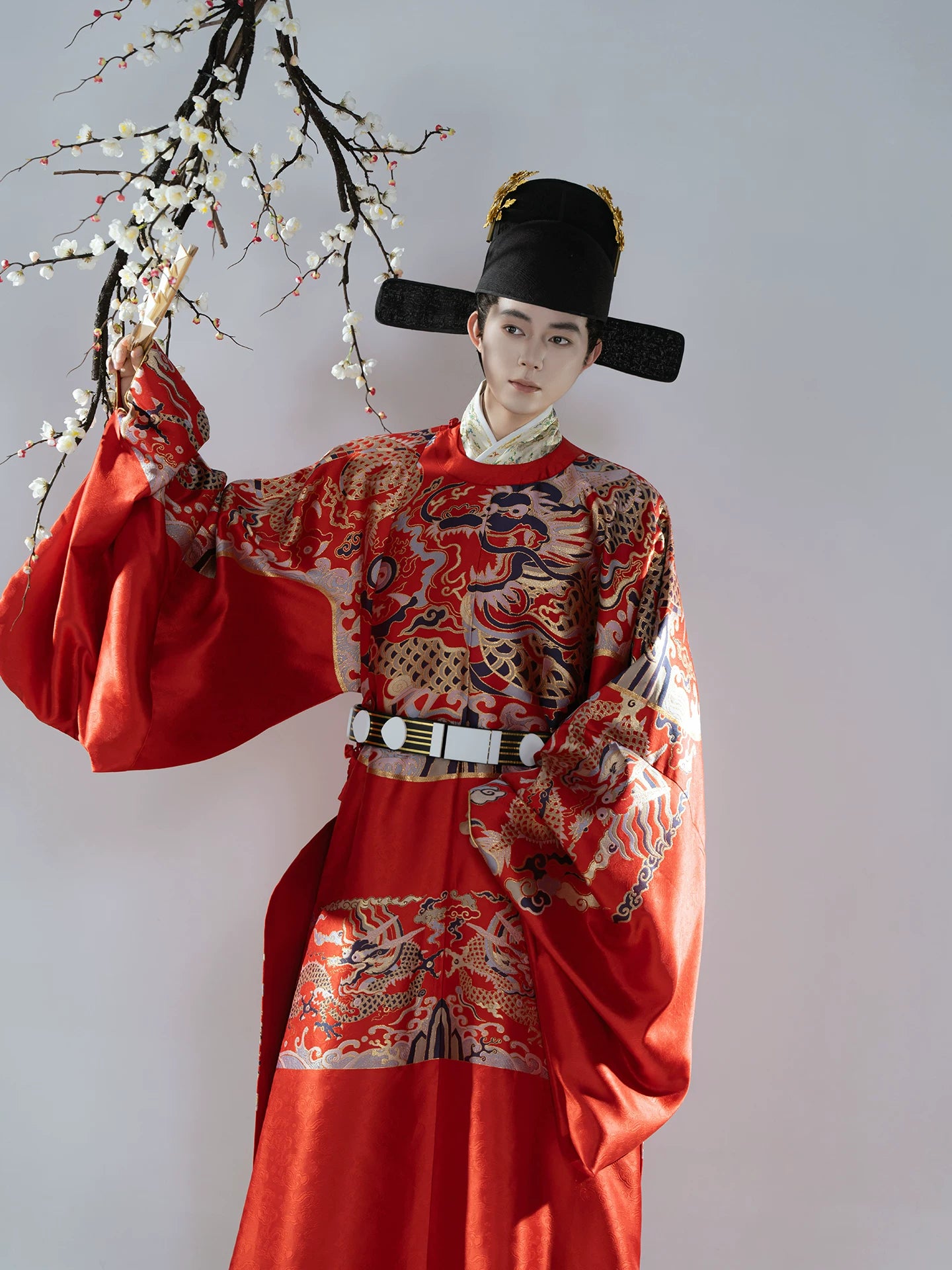 Authentic ming dynasty hanfu wedding gown red imitation flower couple style round collar python robe for bride and groom standing front