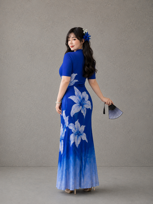 Authentic plus size cheongsam elegant blue lily print long cheongsam short sleeve mandarin collar qipao for curvy women standing front