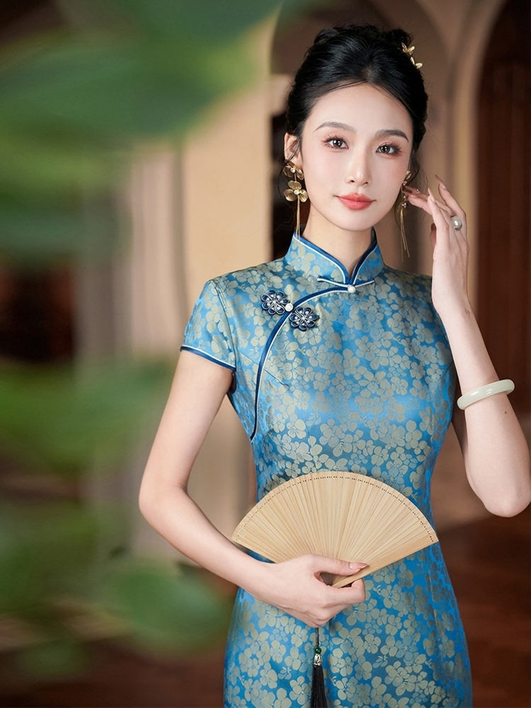  Authentic silk cheongsam qipao dusty blue mulberry silk short sleeve slim dress with floral jacquard side slit vintage chic for women standing front