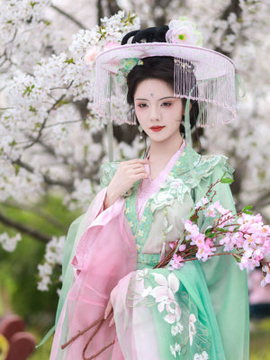 Authentic xiaohe couple hanfu embroidery gradual change flower spring outing flower festival for men and women standing front