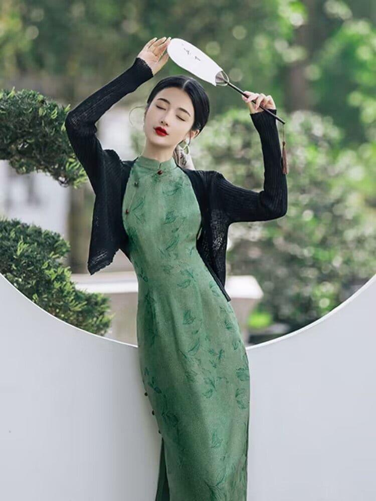 Silk Green Cheongsam: Modern, Elegant, and Customizable M Silk Green Cheongsam: Modern, Elegant, and Customizable M