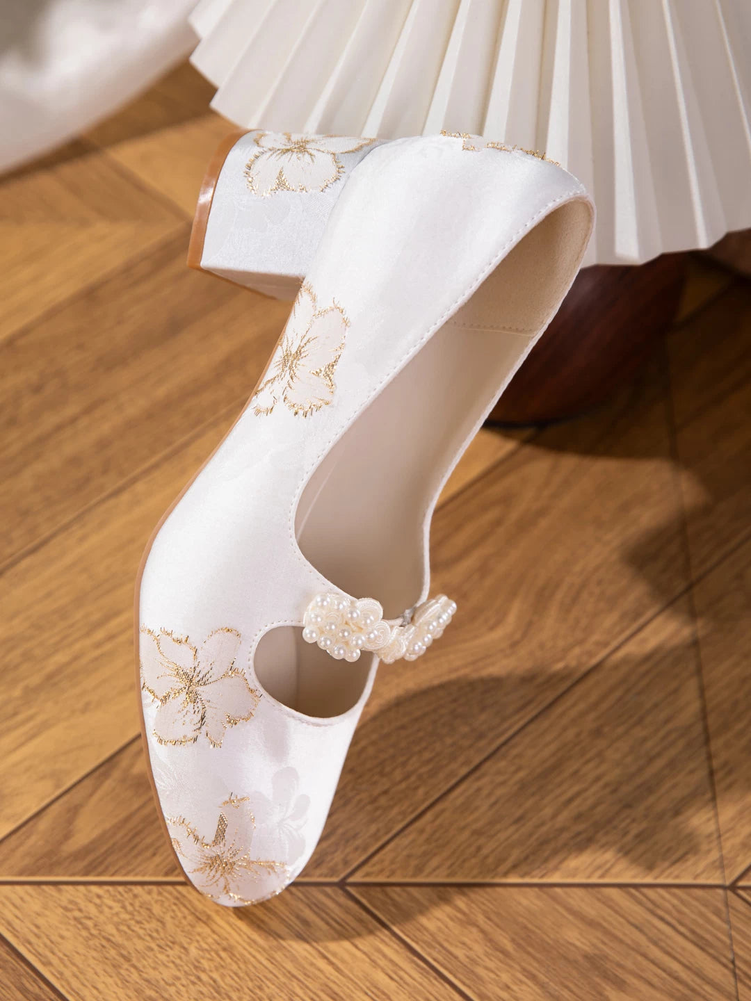 Complete new chinese pearl flower set mary jane thick heel light mouth retro national style cheongsam shoes full length view