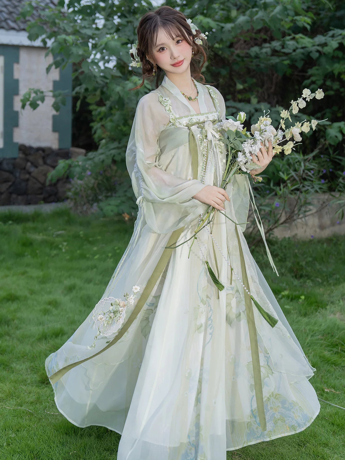 Dreamy garden bridal modern hanfu dress ivory square neck puff sleeve layered lace tulle maxi dress for bride lace and tulle detail
