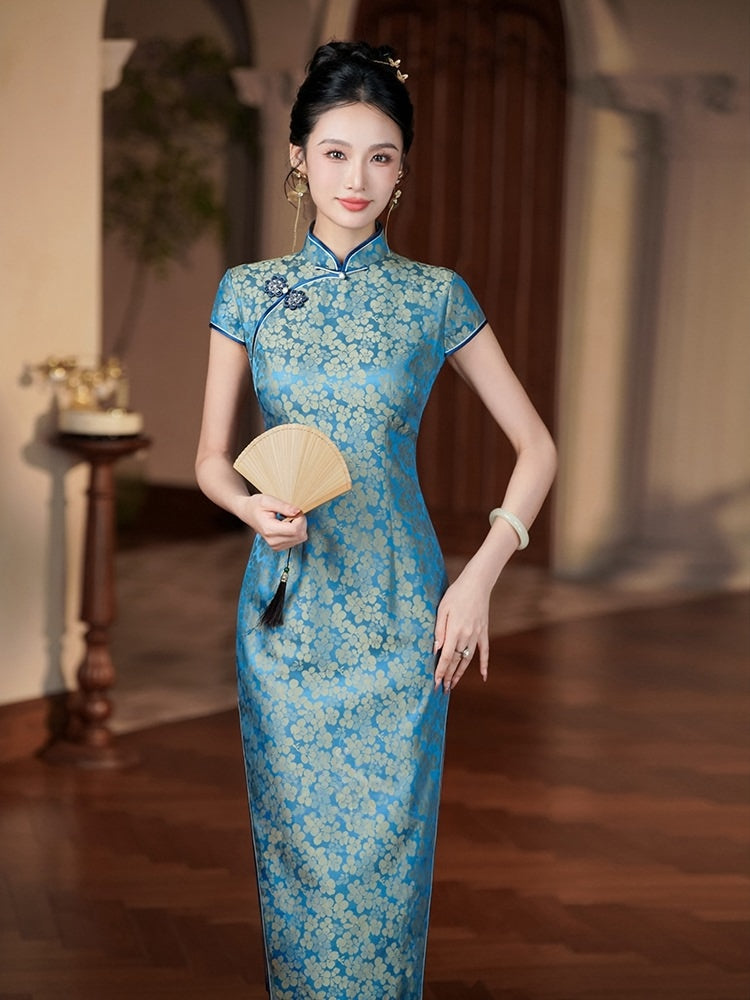 Dusty blue mulberry silk cheongsam short sleeve slim dress with floral jacquard and side slit vintage chic qipao for women back view