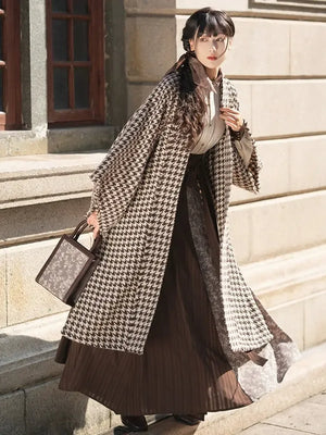 Elegant autumn houndstooth new chinese coat song inspired daily commuting wear for women side view

