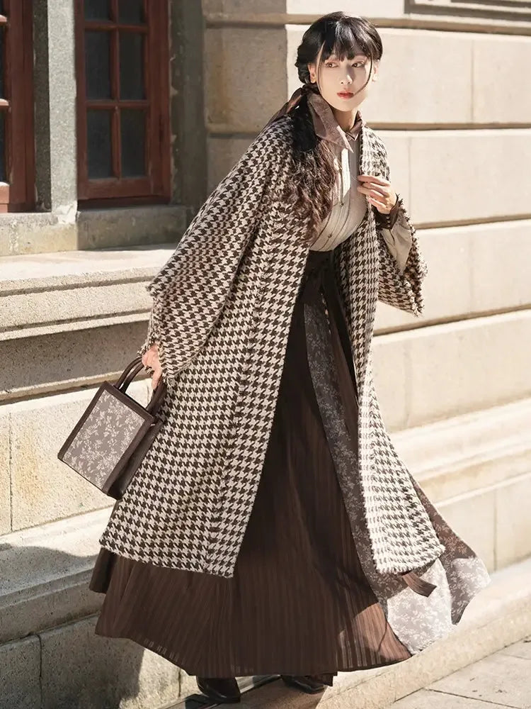 Elegant autumn houndstooth new chinese coat song inspired daily commuting wear for women side view

