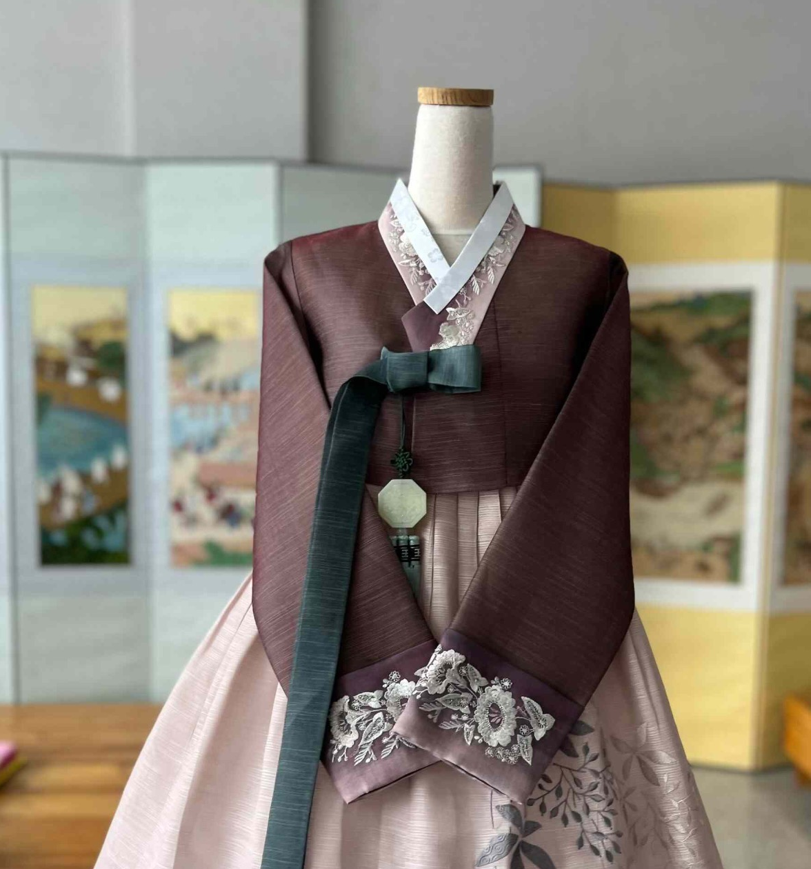 Elegant embroidered hanbok set traditional korean jeogori and chima for wedding and cultural occasions