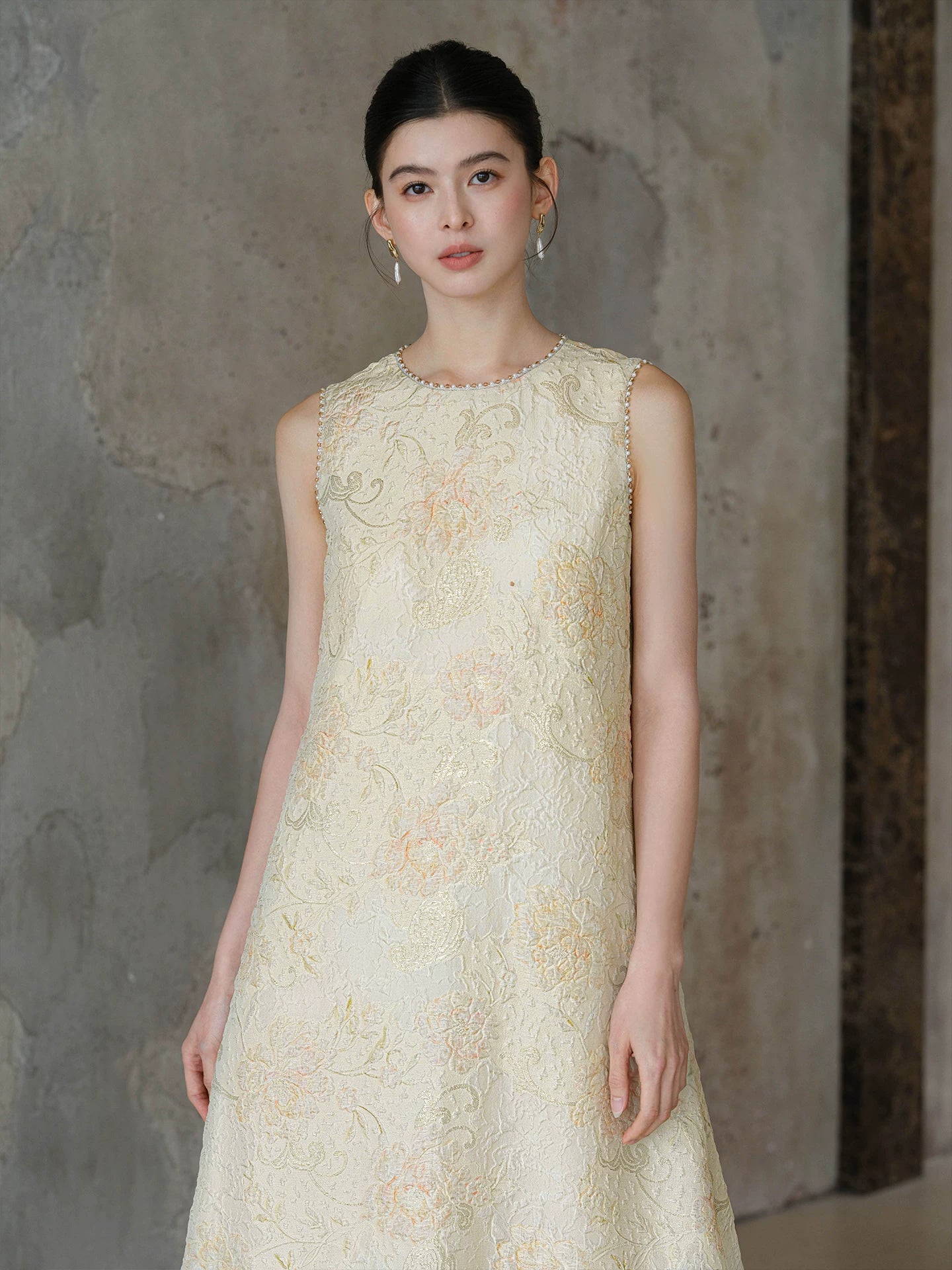  Elegant mulberry silk improved cheongsam new chinese floral print a line dress with texture design side view

