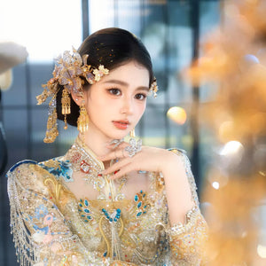 Elegant new chinese bridal xiuhe cheongsam morning robe with light flower hair accessories set side view