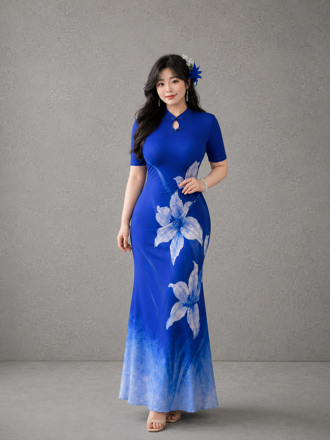  Elegant plus size cheongsam blue lily print long cheongsam short sleeve mandarin collar qipao for curvy women side view