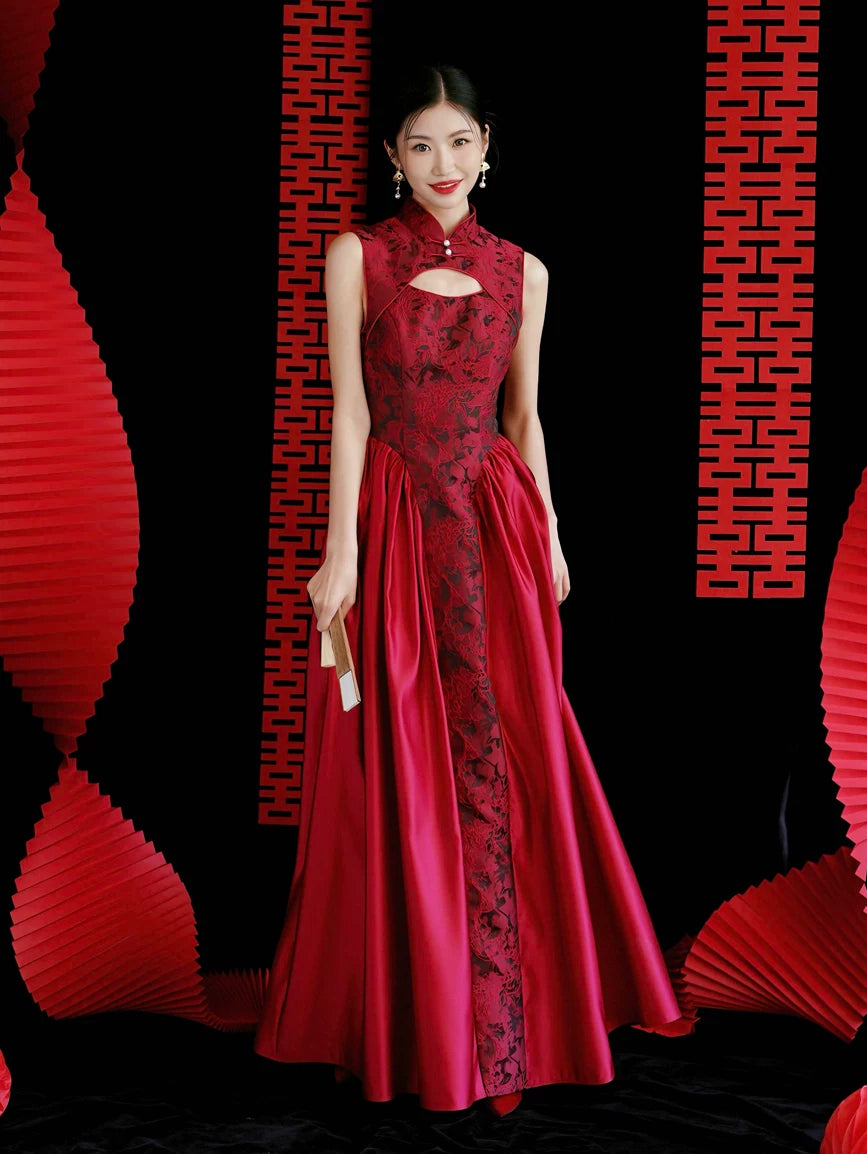 Elegant qiying red embroidered wedding cheongsam traditional chinese qipao for bridal ceremony side view

