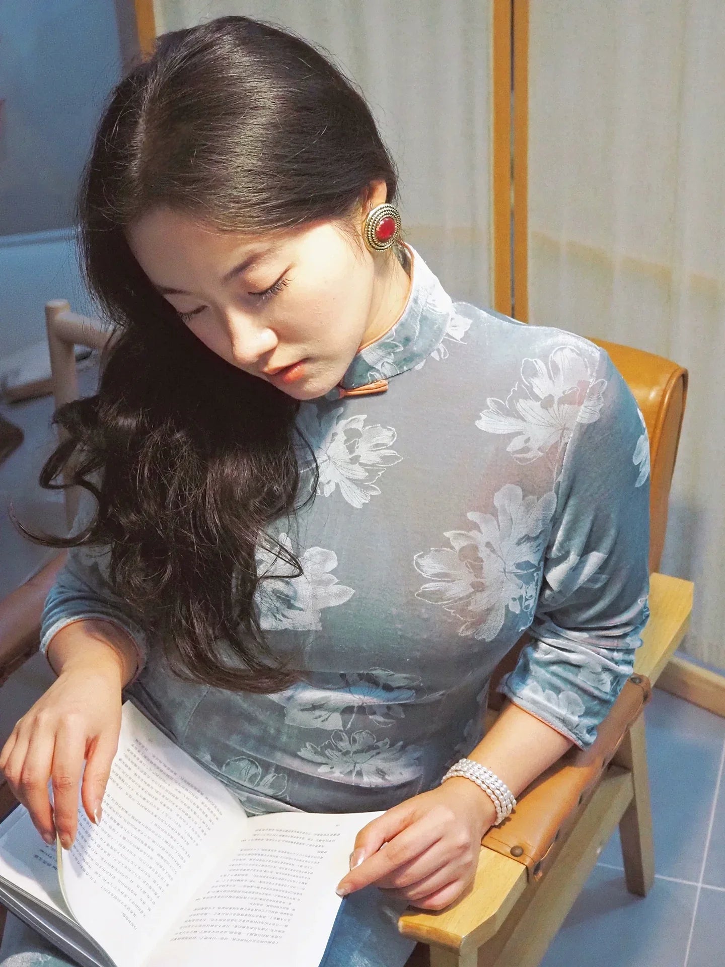 Elegant velvet elegance new chinese qipao autumn winter curve flattering dress with velvet fabric side view