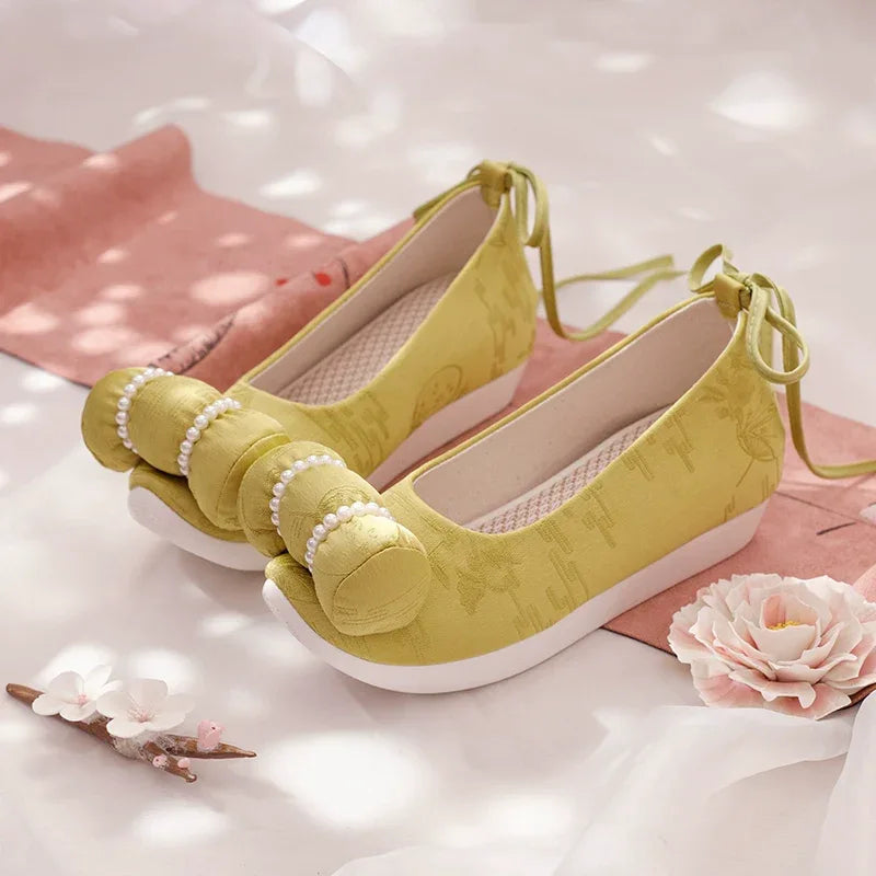 Elegant white hanfu shoes women tang style green cloud toe shoes with subtle pattern for women side view