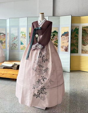  Embroidered floral korean hanbok set traditional jeogori and chima for wedding ceremony and cultural events