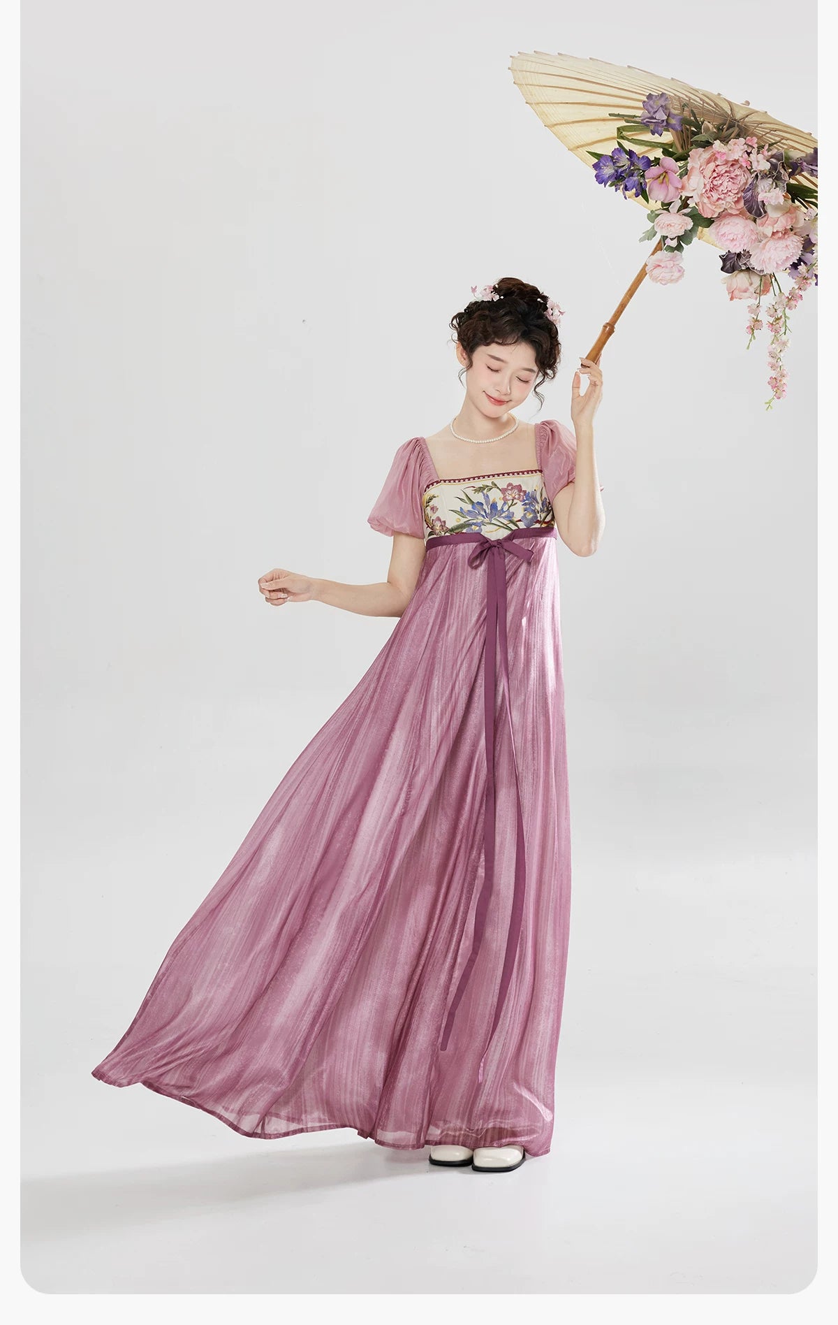 Entering the curtain spring bubble sleeves dress national style embroidered long beautiful dress for spring outings fabric and embroidery detail

