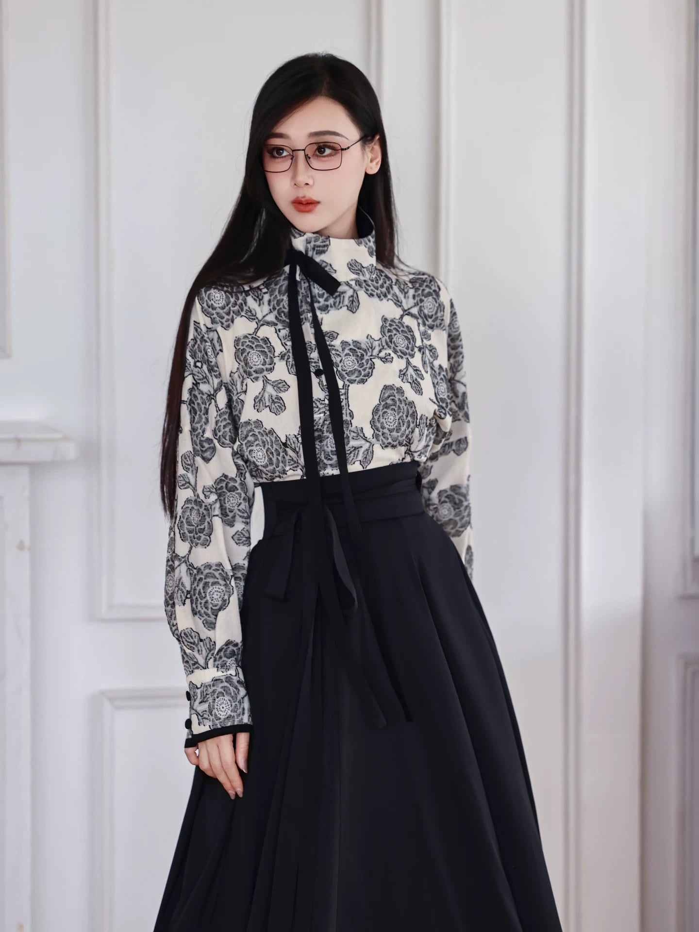 Flower branch ink spring summer hanfu set cotton linen high collar top and black 6m pleated skirt tang dynasty style fabric detail