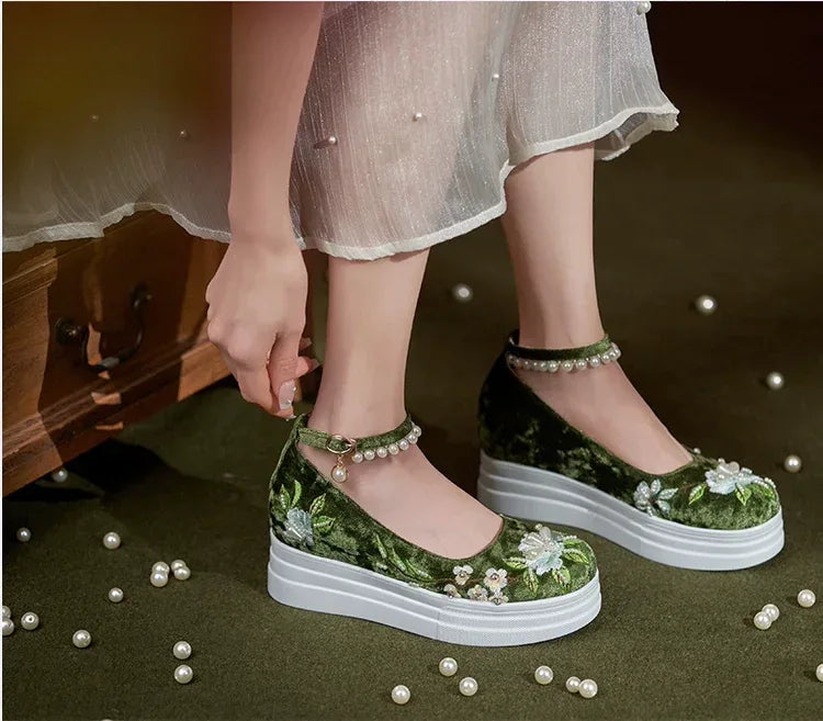 Mermaid tear jade lace chinese embroidery shoes hidden wedge traditional hanfu flats for women fabric and embroidery detail