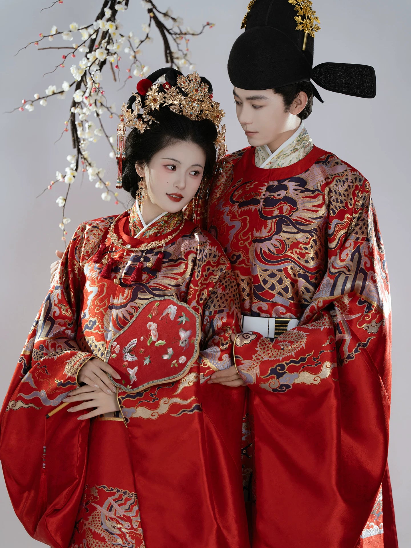 Ming dynasty hanfu wedding dress red imitation flower couple style round collar python robe traditional wedding dress for men and women front view