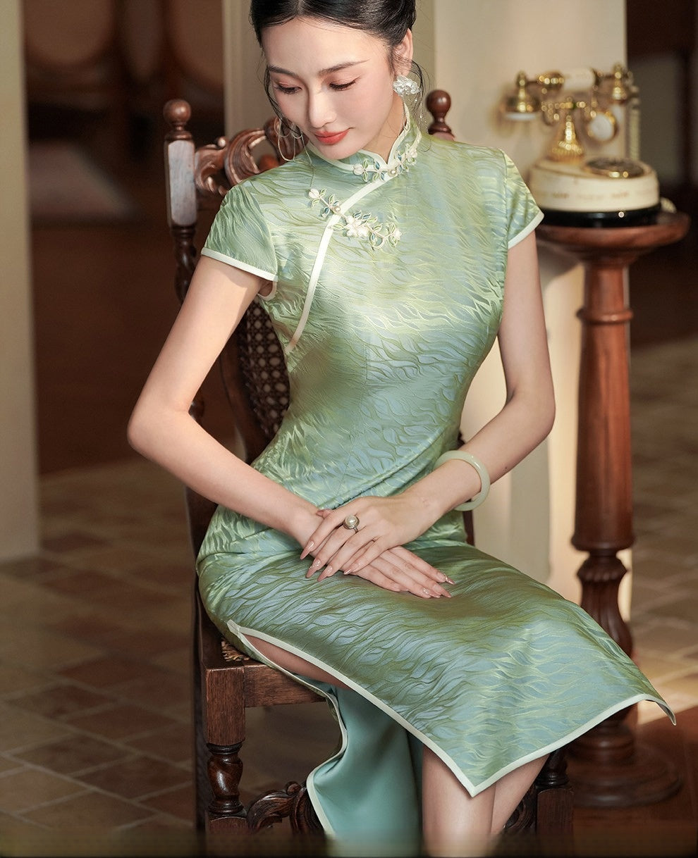 Mint Green Mulberry Silk Cheongsam | Short Sleeve Slim Maxi Dress with Lace Collar and Side Slit Vintage Elegant Qipao for Women

