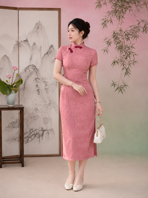 Modern elegant plus size cheongsam pink short sleeve slim midi qipao dress with red mandarin collar and side slit for curvy women fabric detail