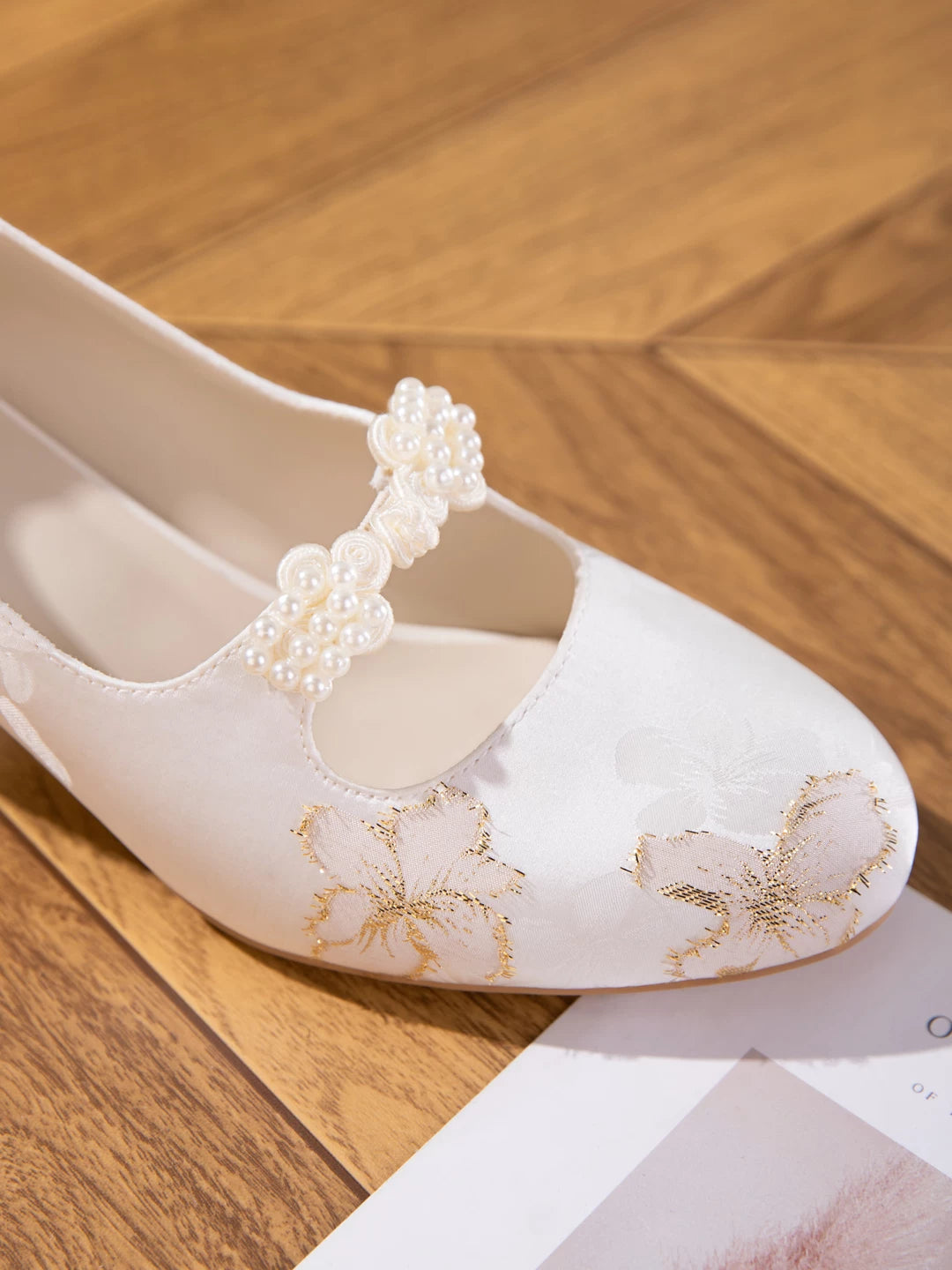 New chinese national style cheongsam shoes pearl flower mary jane thick heel light mouth retro single shoes fabric and pearl detail