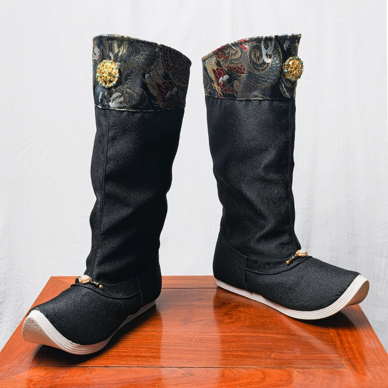 Elegant black Hanfu boots for men featuring gold accents, flat soles, and detailed embroidery, perfect for ancient-style weddings.