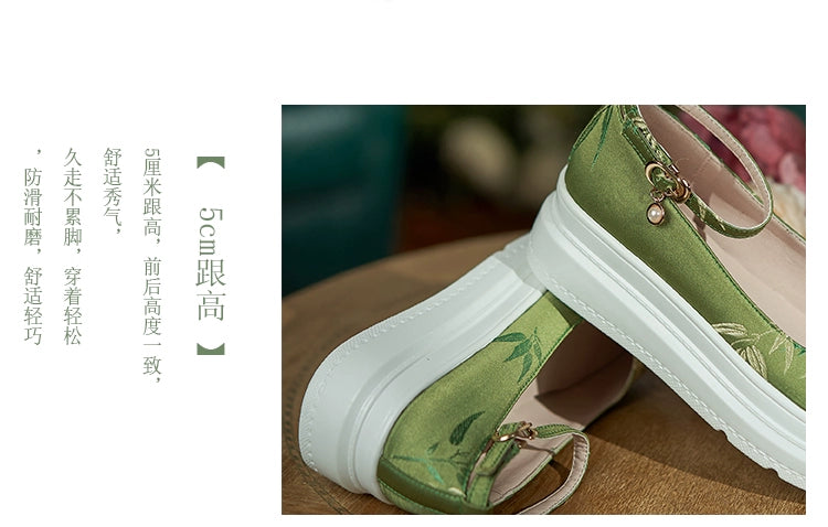 Step into tradition with our green hanfu shoes, inspired by ancient Chinese shoes and traditional Chinese shoes. Perfect for any occasion, these styles include Chinese mary jane shoes, elegant designs for Chinese shoes for women, and unique Chinese wrestling shoes.