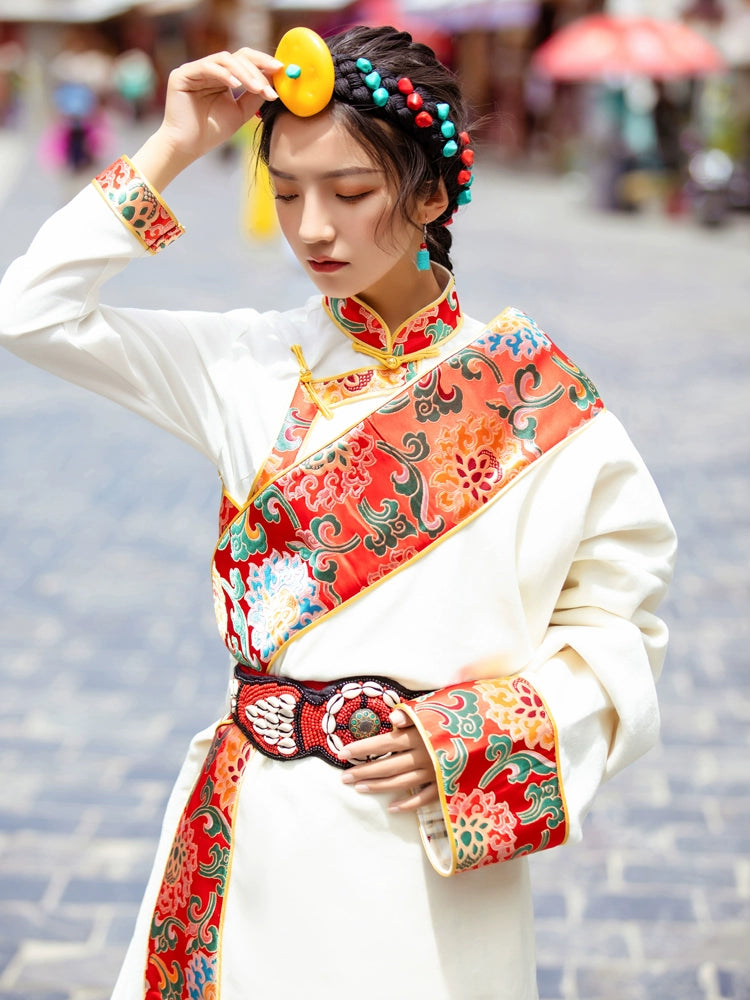 Noble Tibetan robe white Tibetan clothing