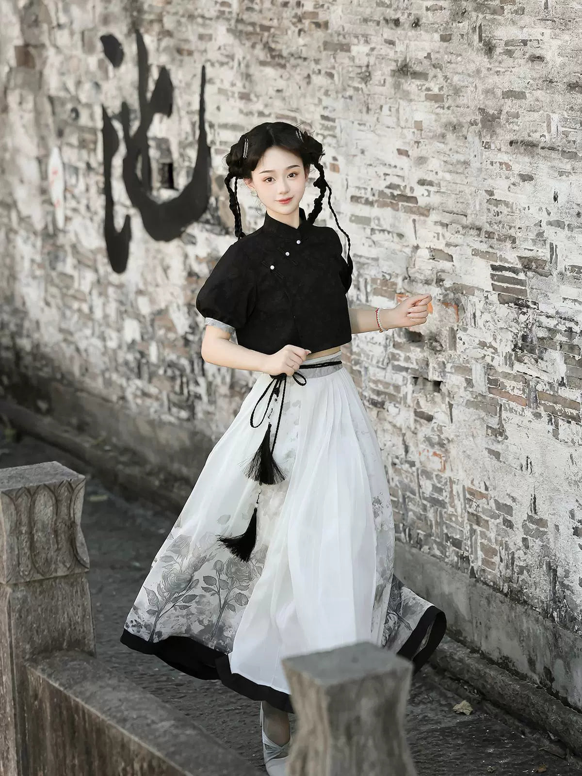 Elegant spring and summer Chinese black top and floral print skirt set styled in modern Hanfu fashion with flowing silhouette.