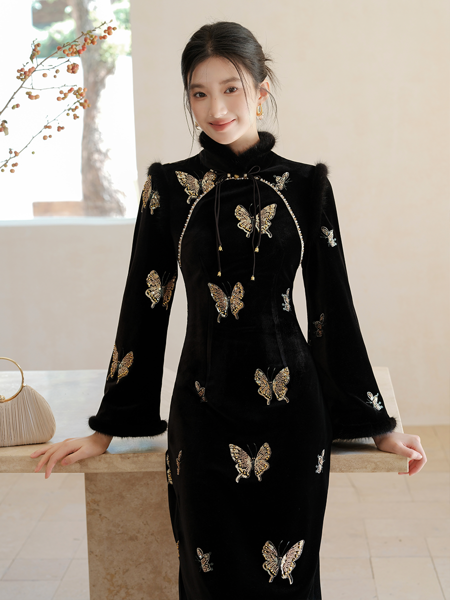 Black & Gold Velvet Cheongsam – Modern Chinese Winter Dress with Butterfly Bead Embroidery