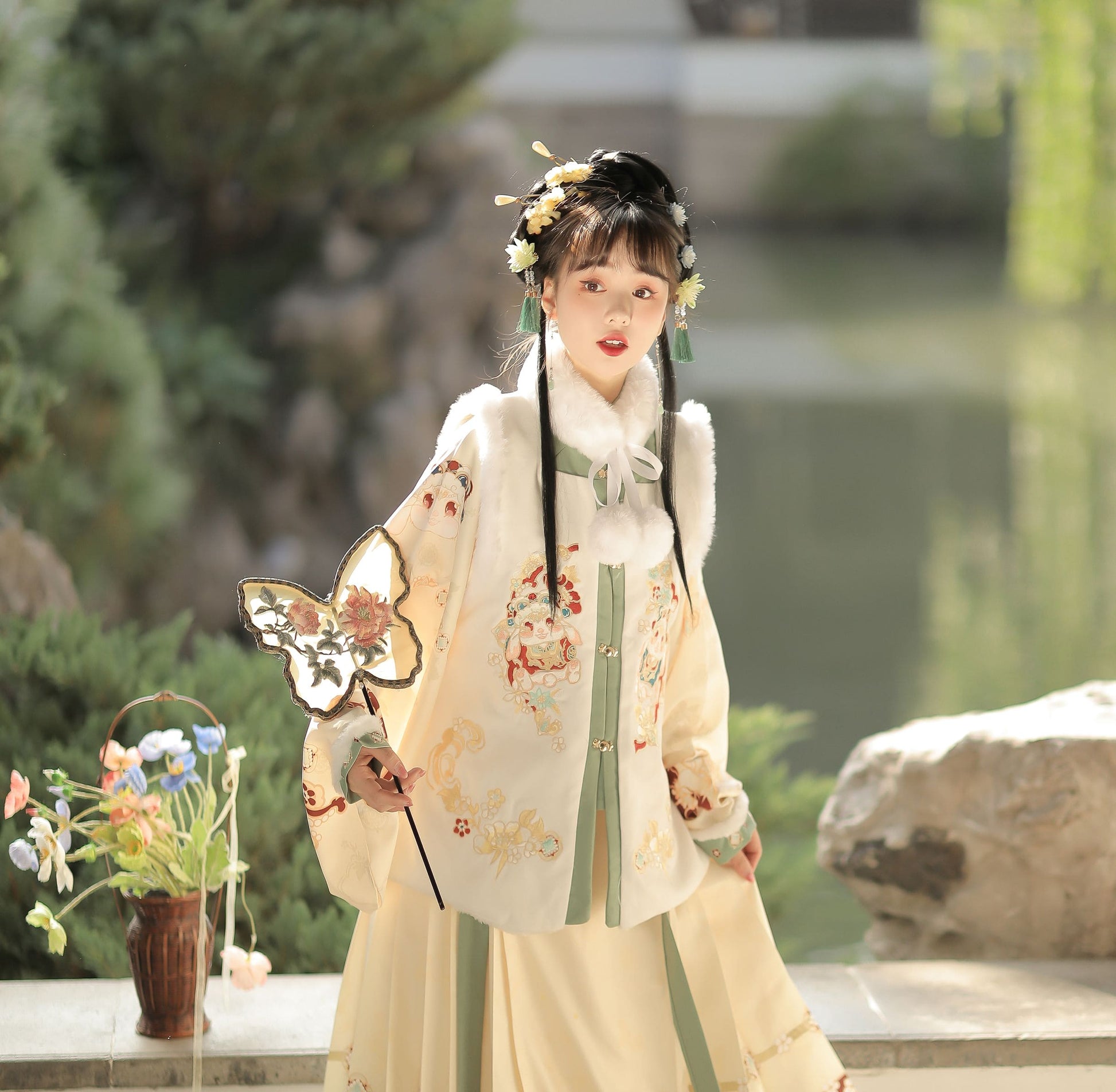 Explore our unique range of Chinese New Year green Hanfu for women, inspired by the Ming Dynasty. Find a blend of traditional and modern styles, perfect for winter celebrations and embracing the festive spirit of the Lunar New Year
