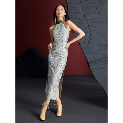 Full view of retro jacquard sleeveless cheongsam with green floral pattern, high slit, and fitted silhouette. Styled with beige lace-up boots.