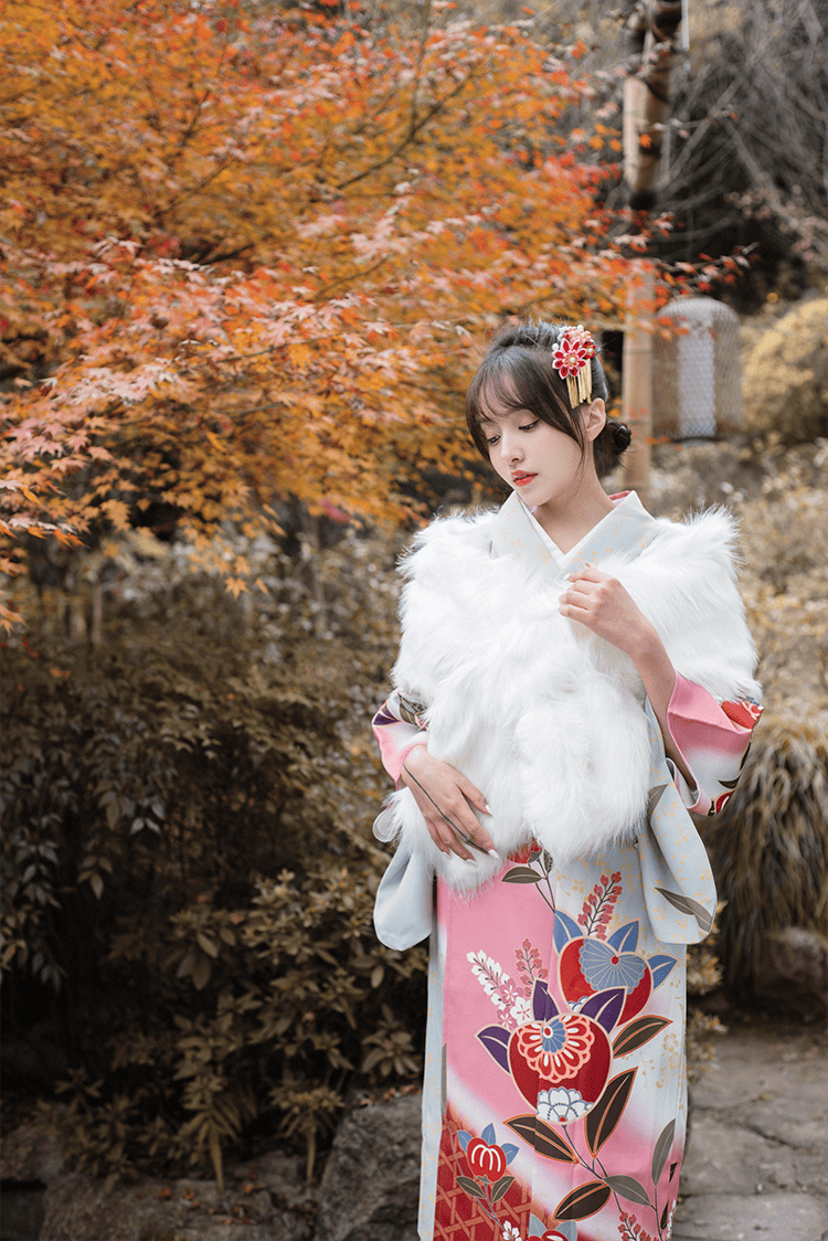 Pink floral kimono paired with a white fur shawl in a traditional garden setting.