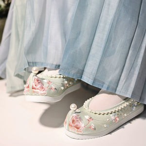 Step into tradition with our green hanfu shoes, inspired by ancient Chinese shoes and traditional Chinese shoes. Perfect for any occasion, these styles include Chinese mary jane shoes, elegant designs for Chinese shoes for women, and unique Chinese wrestling shoes.