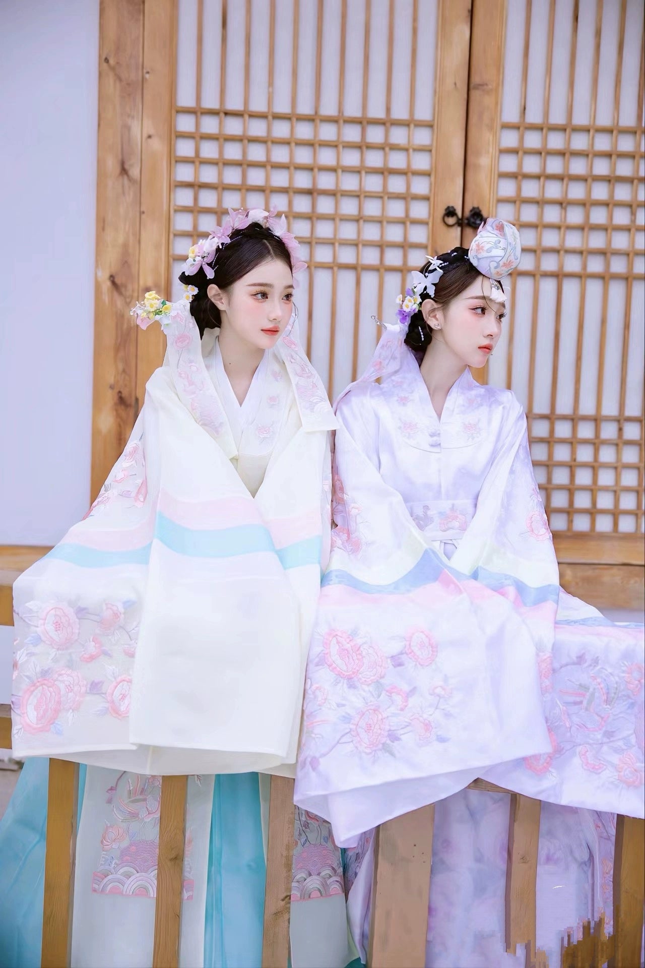 Muzhi Korean embroidered wedding dresses in white and soft yellow, featuring intricate floral patterns and pastel details for a classic bridal look.