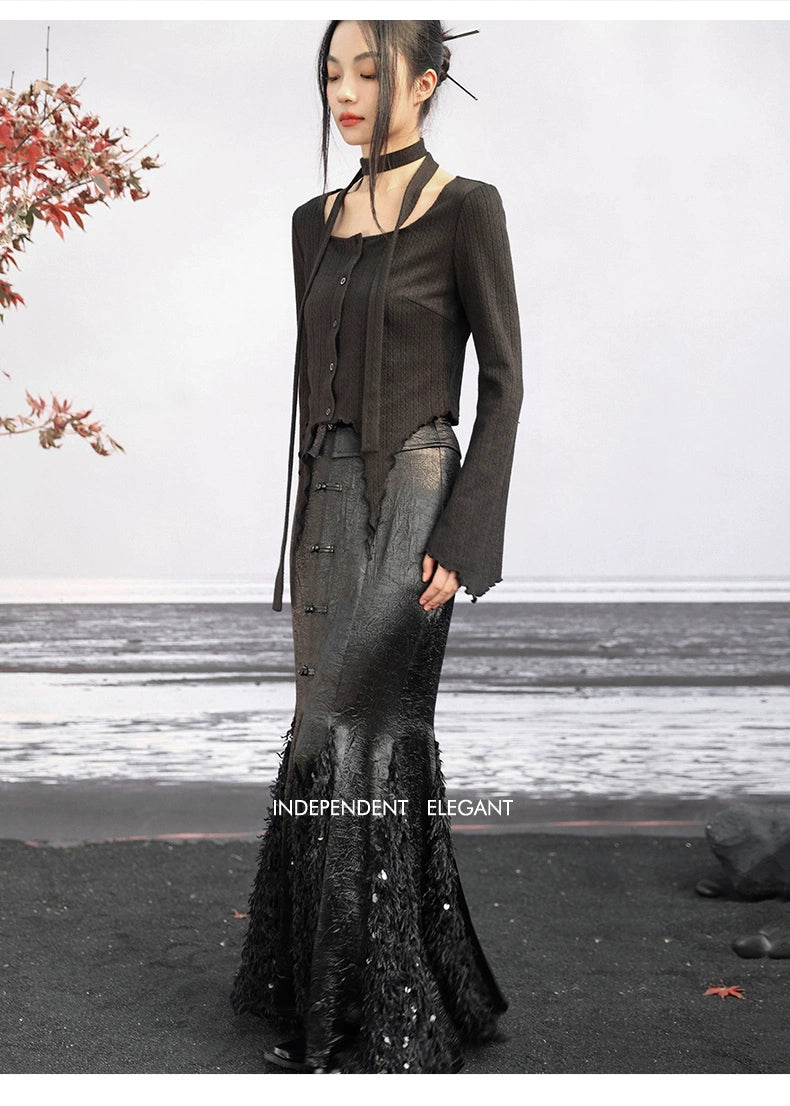 Step into sophistication with our New Chinese-inspired ensemble: a dark fishtail skirt paired elegantly with a black trumpet sweater top. Accentuated with sequined feather satin details, this ensemble exudes luxury and modern elegance. Explore our collection for timeless pieces that seamlessly blend classic Chinese style with contemporary design sensibilities.