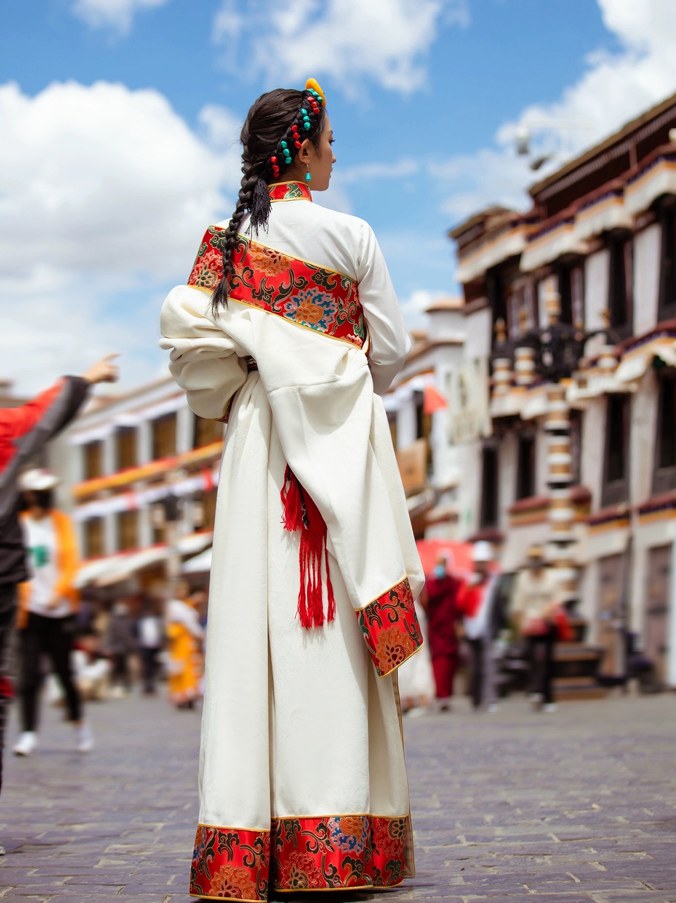 Noble Tibetan robe white Tibetan clothing