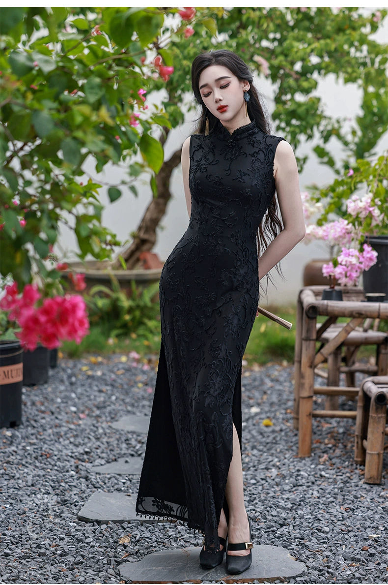 Silent Fragrance – Velvet Beaded Sleeveless Floor-Length Qipao with New Chinese Style Blazer