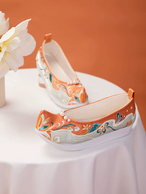 Step into tradition with our orange hanfu shoes, inspired by ancient Chinese shoes and traditional Chinese shoes. Perfect for any occasion, these styles include Chinese mary jane shoes, elegant designs for Chinese shoes for women, and unique Chinese wrestling shoes.