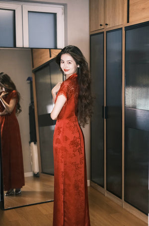 Back three-quarter view of red jacquard cheongsam in mirror-lined interior