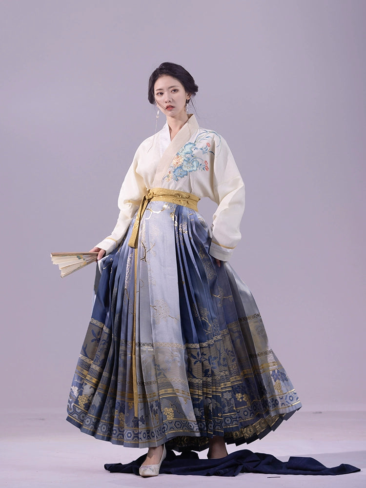 Zhong Ling Yuxiu, Qing Shi, Horse Dress