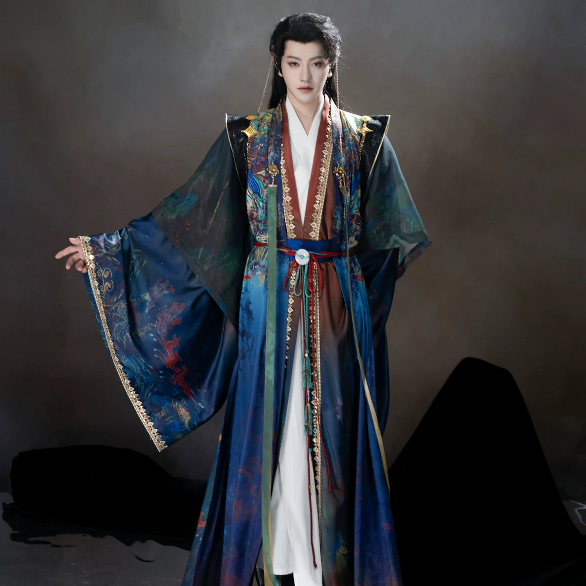 Side view of the layered blue fantasy Hanfu outfit