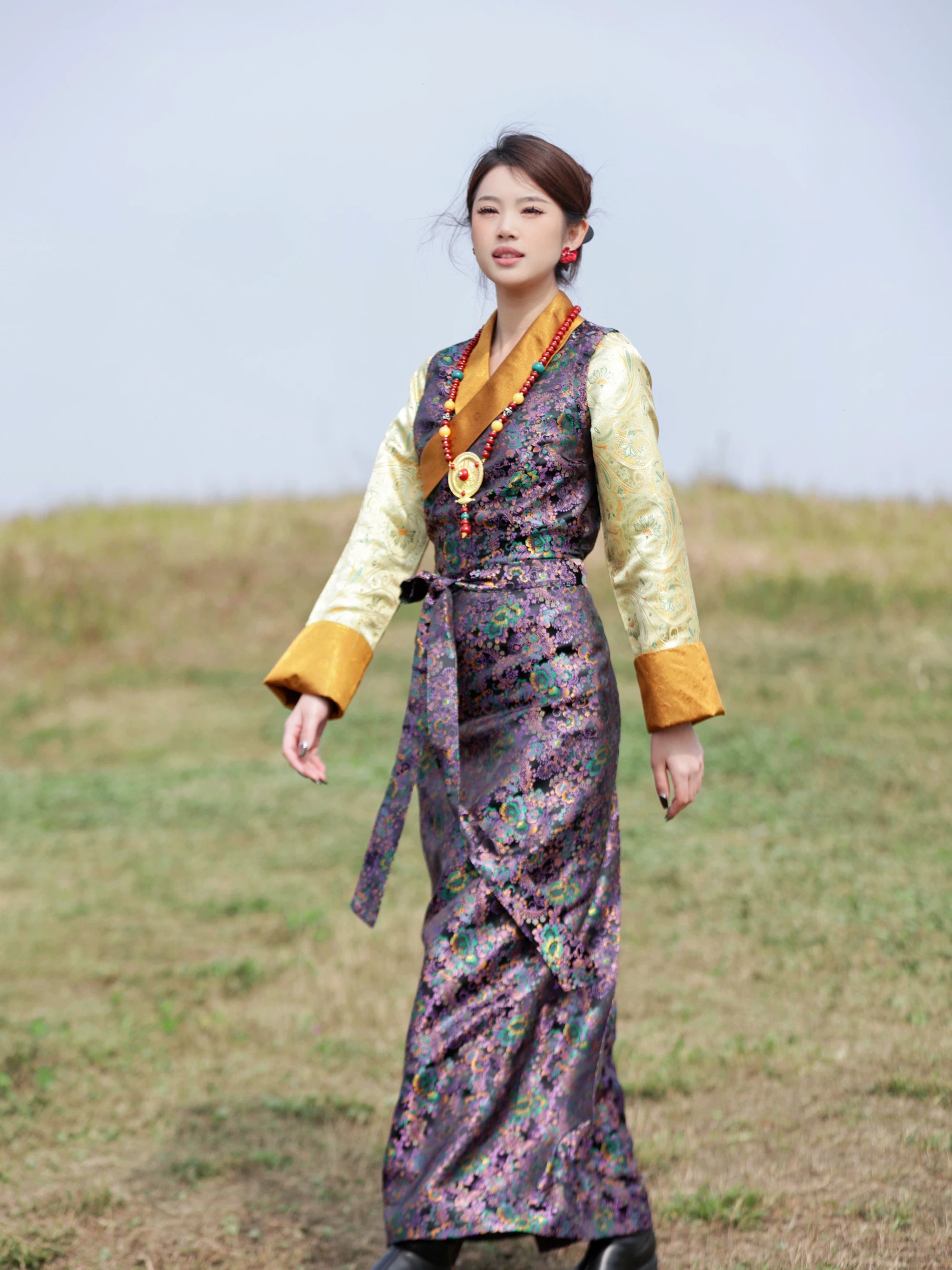 tibetan traditional dress designer Tibetan Fashion : Splendor from the Roof of the World buddhastoneshop