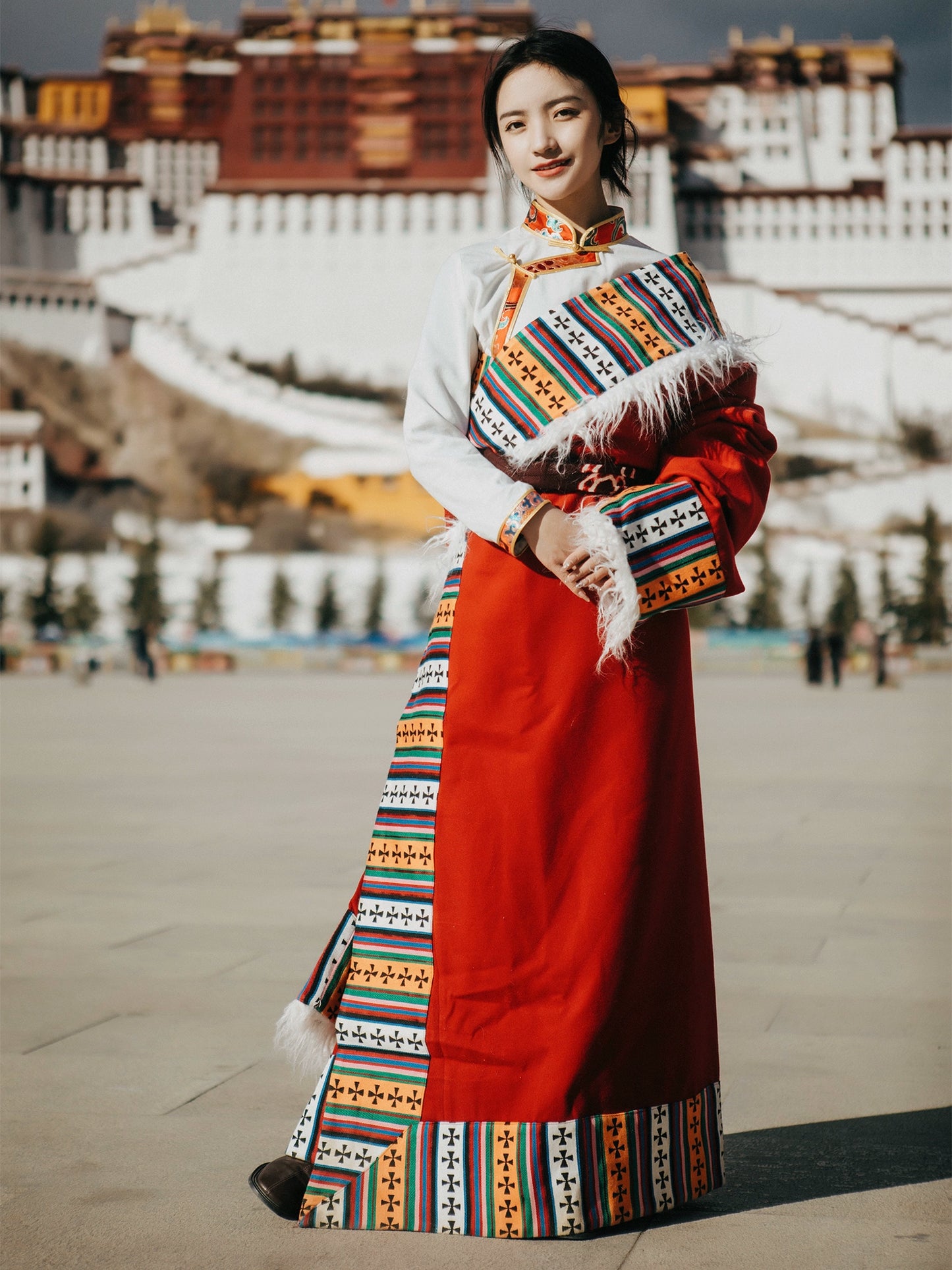 Noble Tibetan robe white Tibetan clothing