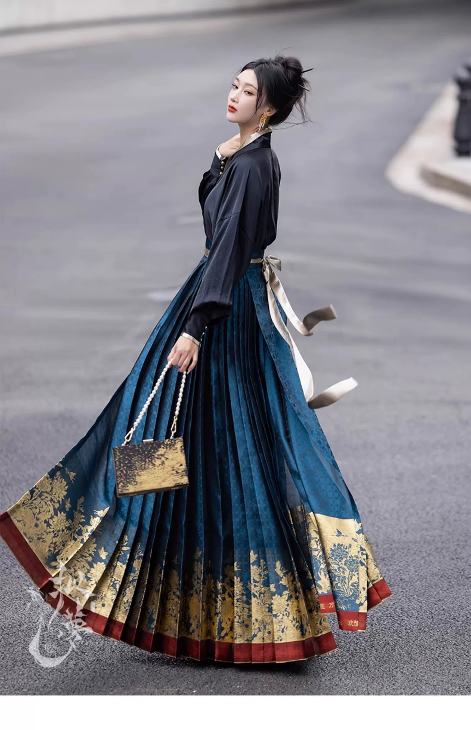 Elevate your style with our Black & Blue Modern Hanfu featuring sexy Hanfu, traditional Hanfu in black, Mulan-inspired Hanfu, elegant Hanfu cloak, and Song Dynasty Hanfu. Choose from a variety of colors including red, white, and black, or opt for the classic Hanfu skirt, the Mamianqun, or the Chinese wrap skirt. Our 6-meter-high daily Hanfu suit includes a slimming fit and a long horse-mamian skirt, perfect for any occasion.