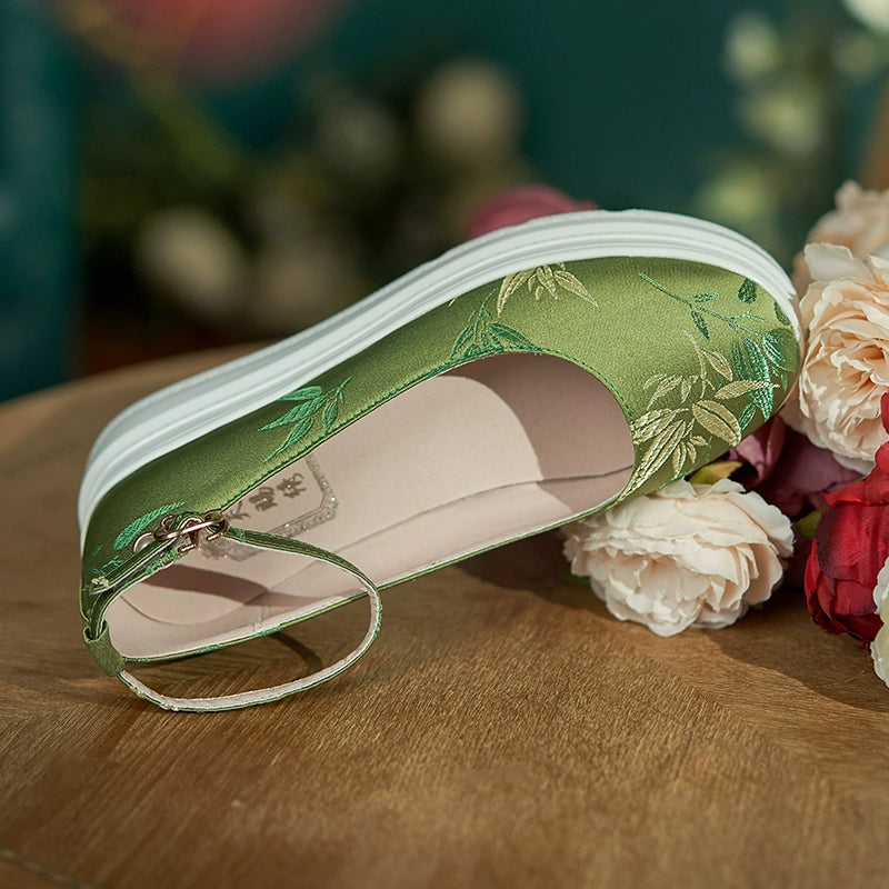 Step into tradition with our green hanfu shoes, inspired by ancient Chinese shoes and traditional Chinese shoes. Perfect for any occasion, these styles include Chinese mary jane shoes, elegant designs for Chinese shoes for women, and unique Chinese wrestling shoes.