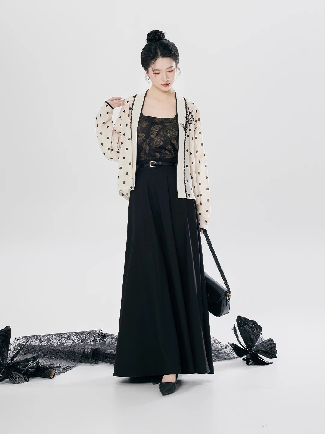 Yunmo Xingshu modern Song hanfu set with polka dot top and black skirt